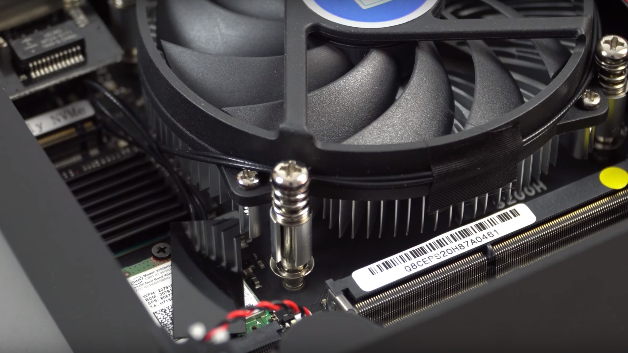 Zeemeeuw chrysant Demonstreer Core i9 8950HK Mini PC Review - A Beast Of A PC Smaller Than A PSU -  TechTablets